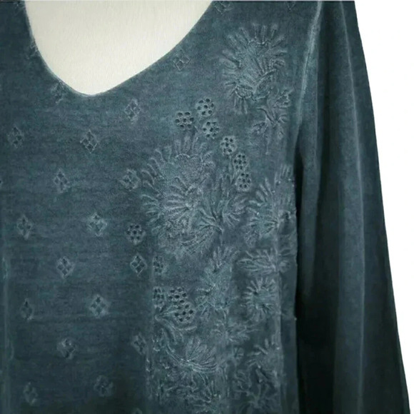 Soft Surroundings Top Malolo Embroidered 3/4 Sleeve Ruffle Hem V Neck Shirt - Picture 4 of 9